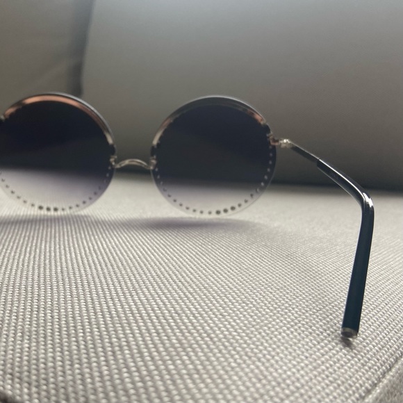 Retro Sunglasses - Picture 4 of 5